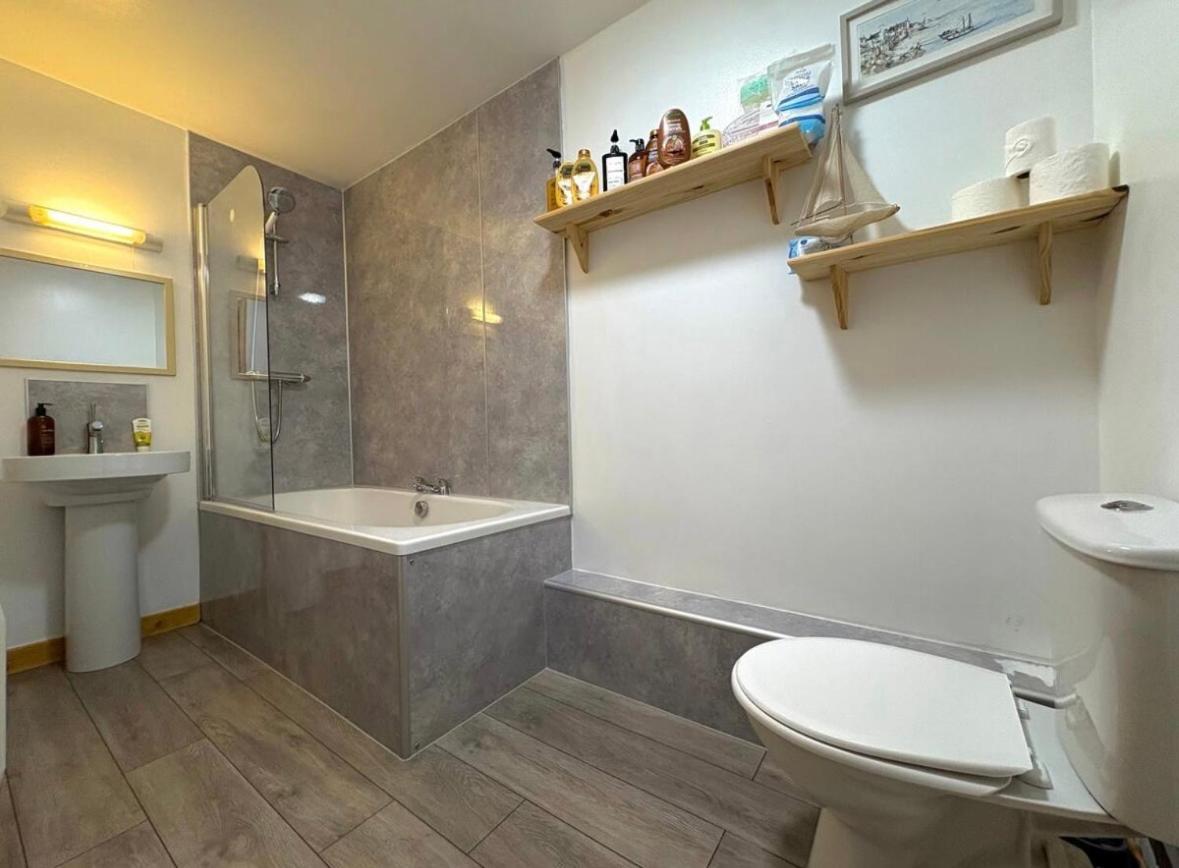 אינברנס Cosy City Centre Apartment מראה חיצוני תמונה